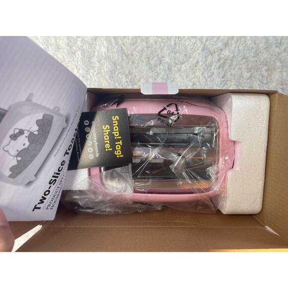 Hello Kitty Toaster Pink 2 Slice Bread Toaster Kitty Imprint Cool Touch NEW Pink - Picture 2 of 9